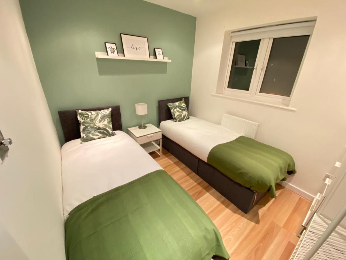 Large 5-Bed City Centre Townhouse With Secure Parking 曼彻斯特 外观 照片
