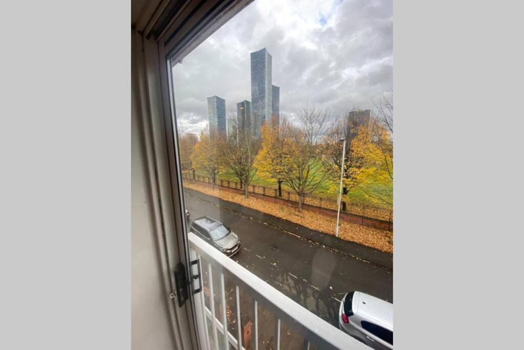 Large 5-Bed City Centre Townhouse With Secure Parking 曼彻斯特 外观 照片
